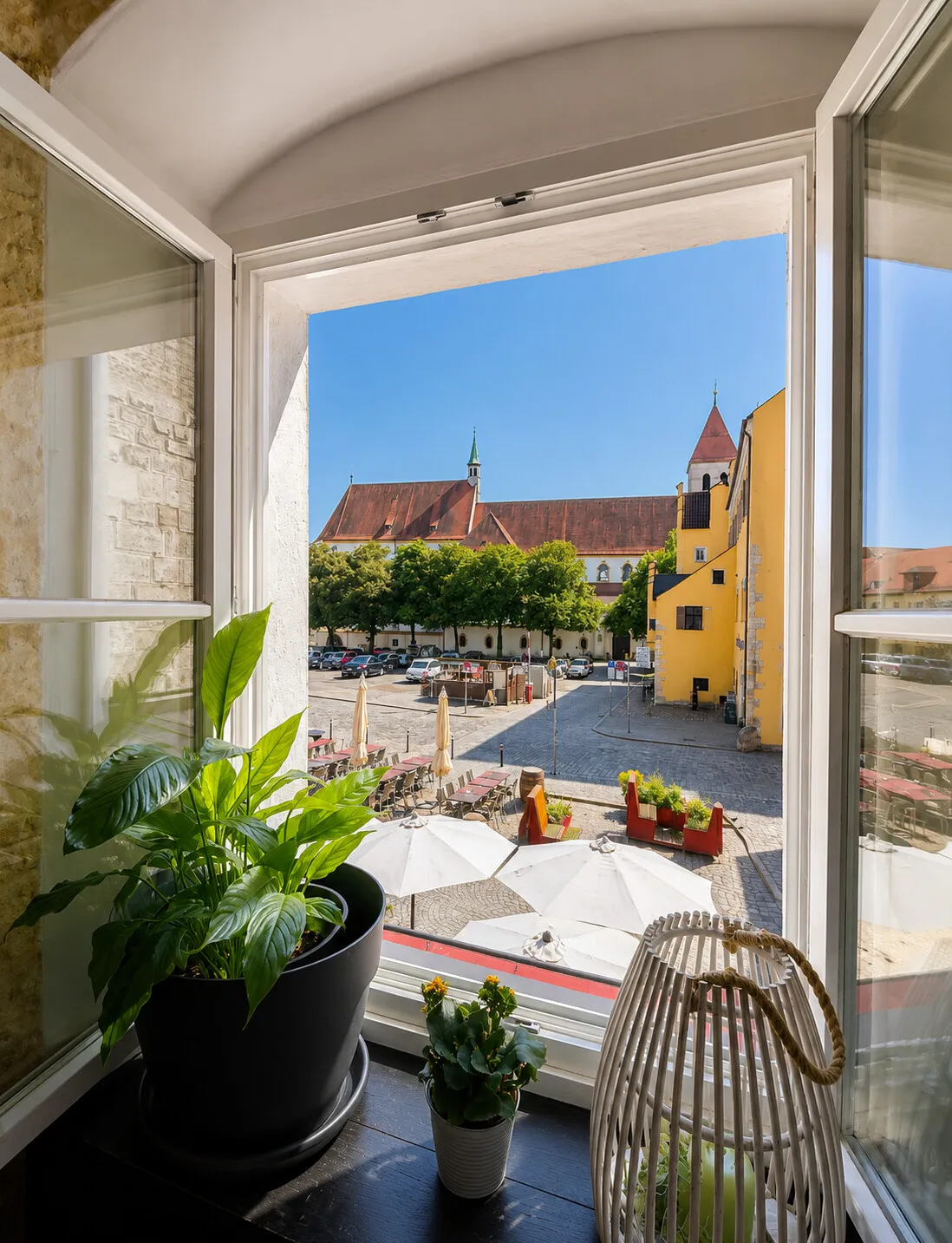 Blick über den Alten Kornmarkt zur Alten Kapelle