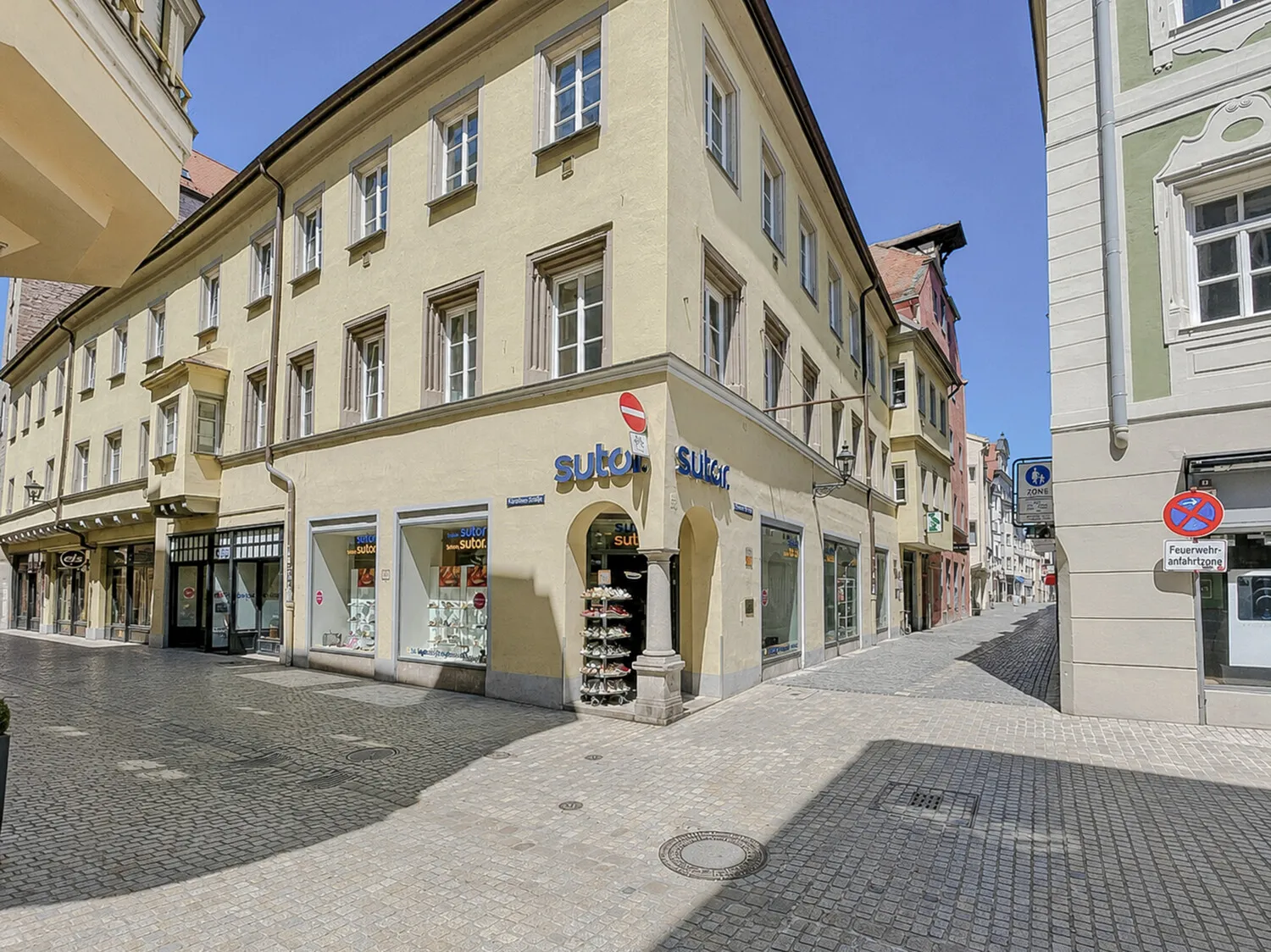 Ladengeschäft in 1a Einkaufslage (Passanten mit KI entfernt)
