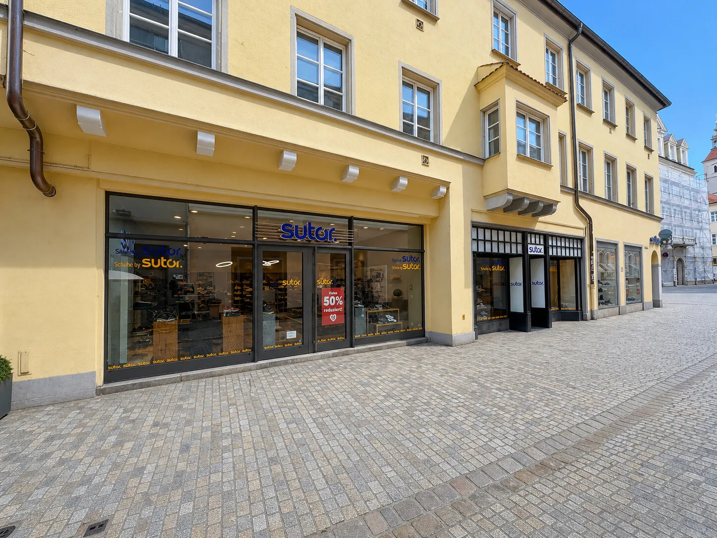 Ladengeschäft in 1a Einkaufslage (Passanten mit KI entfernt)