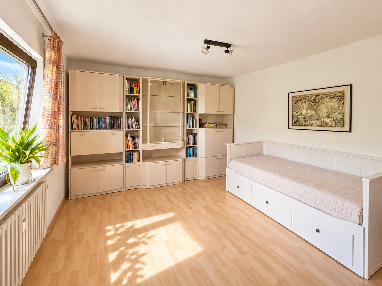 Weiteres Wohn- oder Schlafzimmer – virtuell aufgeräumt