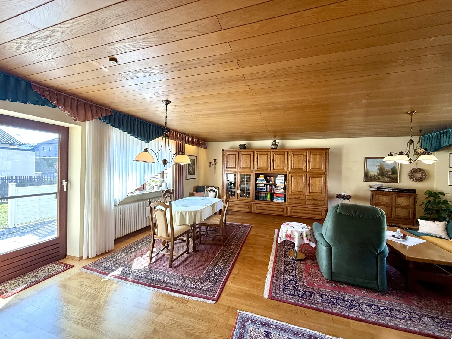 geräumiger Wohn- und Essbereich