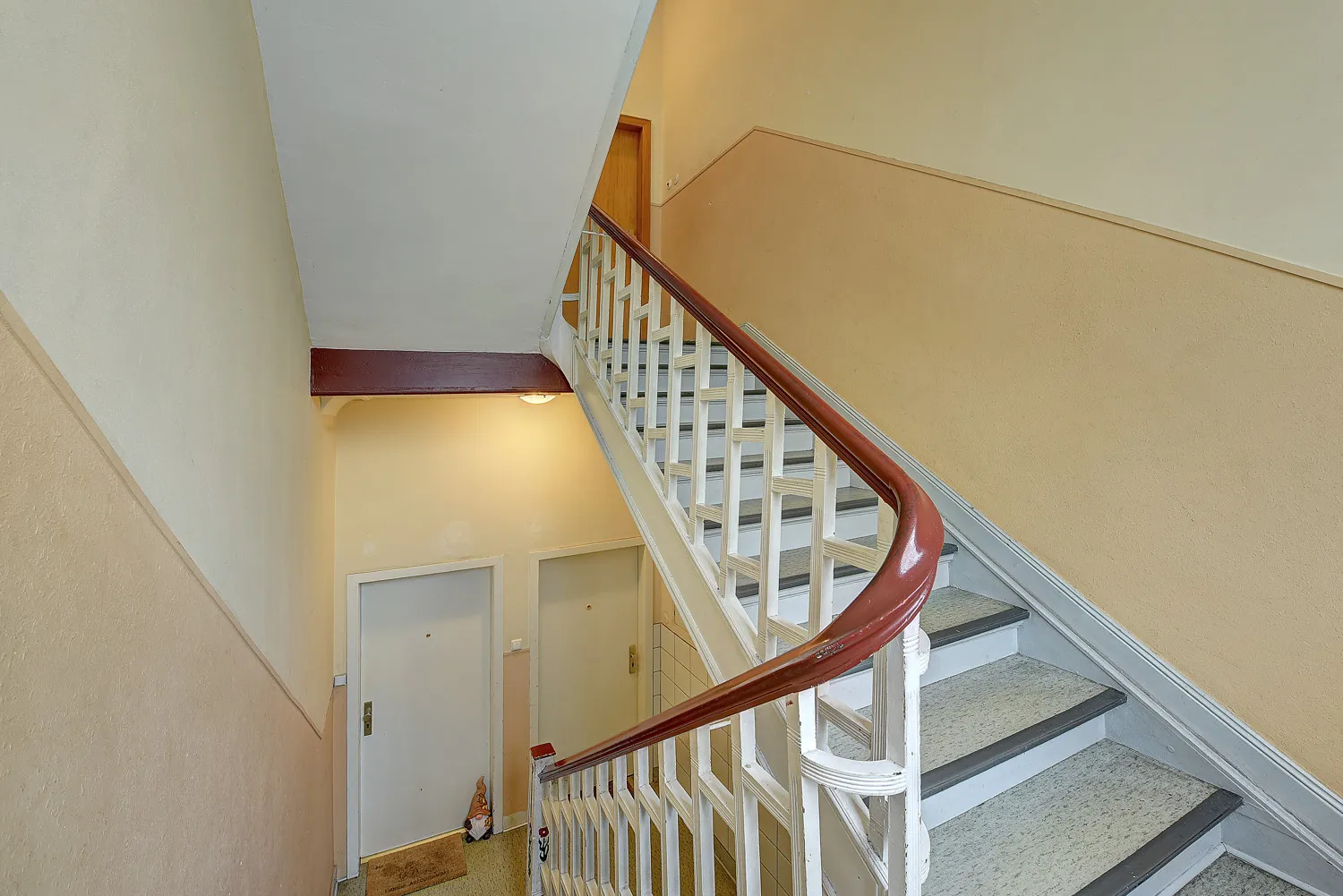 Well-maintained 3-4 unit building * with satisfied tenants* for investors