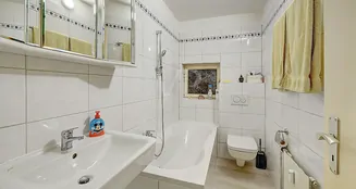 von_poll_real_estate_property_24070026K_image_10