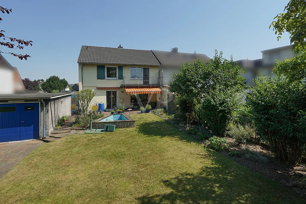 Well-maintained semi-detached house *rented* in a central location