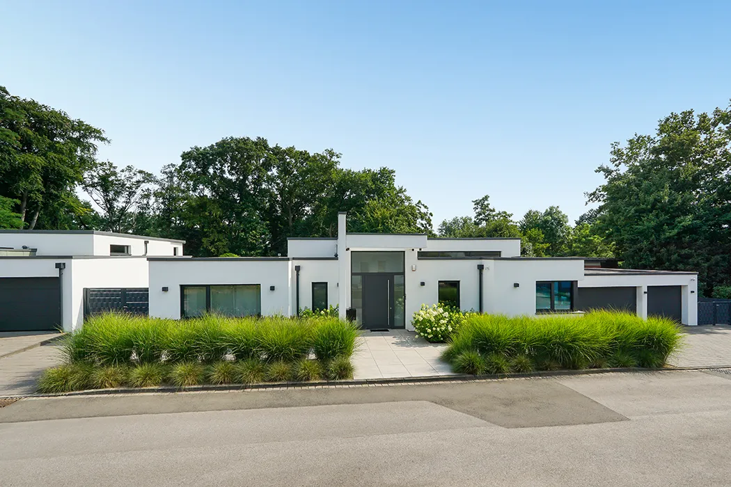 Premium * Bungalow of superlatives in a prime location! *