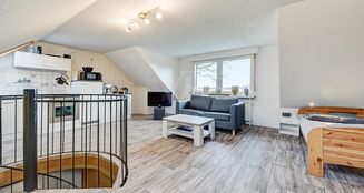 von_poll_real_estate_property_25070002NH_image_4