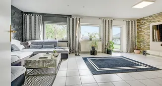 von_poll_real_estate_property_25070002NH_image_4