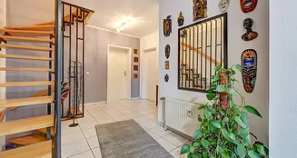 von_poll_real_estate_property_25070002NH_image_3