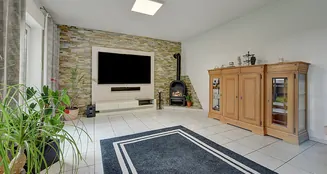 von_poll_real_estate_property_25070002NH_image_6