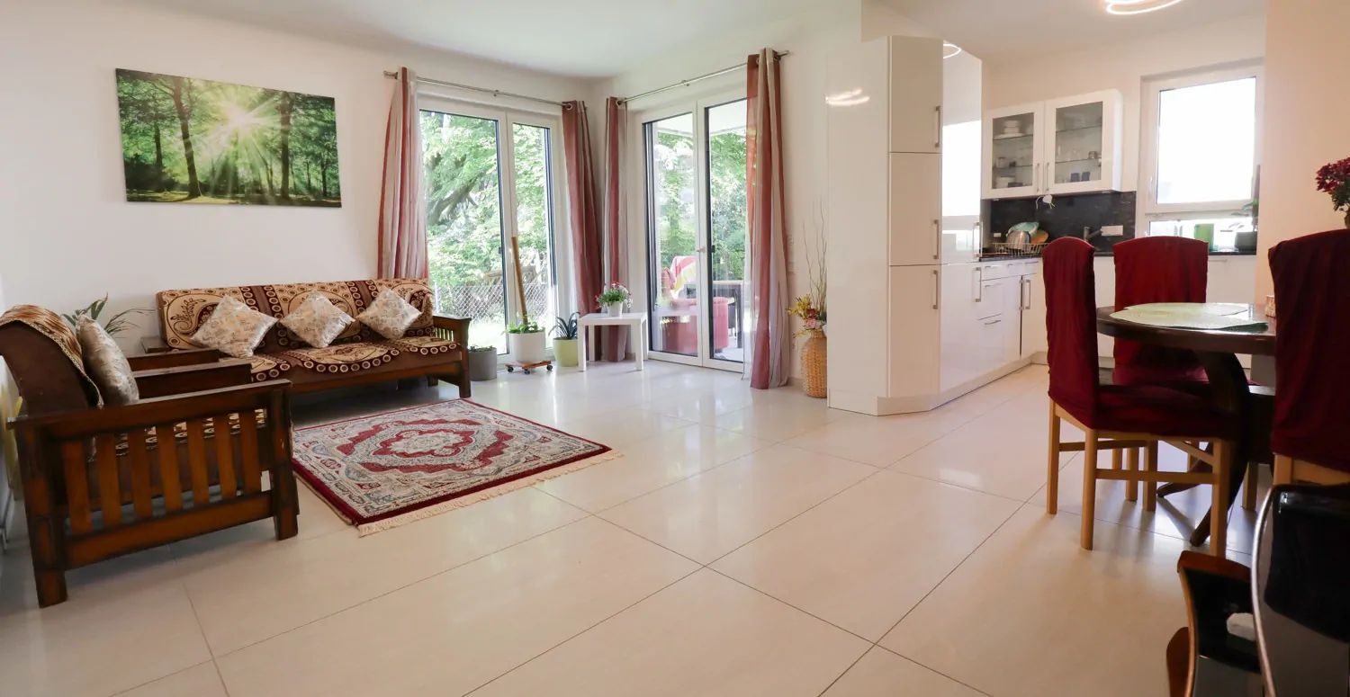 Moderne Erdgeschoßwohnung mit herrlichem eigenen Garten.  Neuwertig, 4 Zi, nähe FAU und zentrumsnah