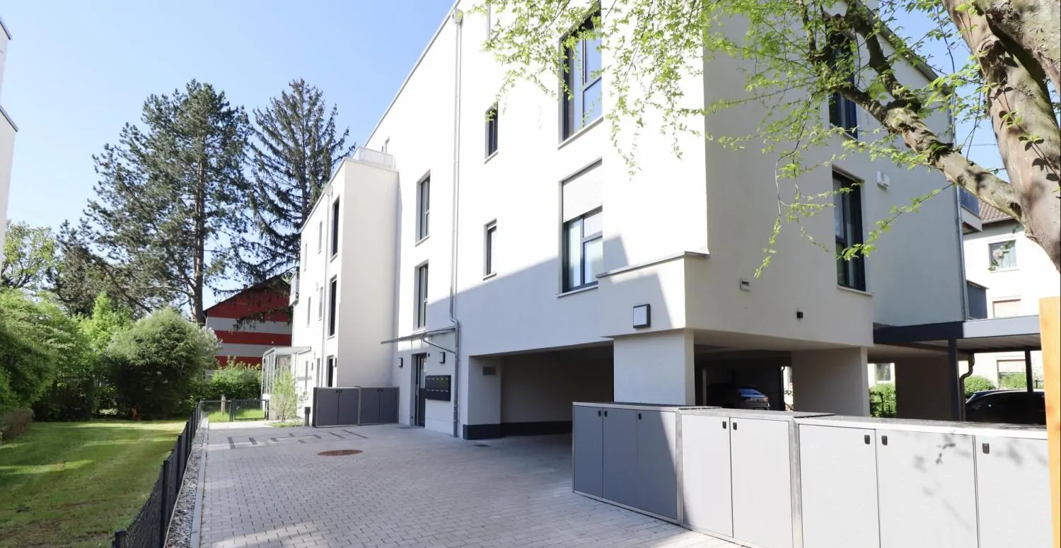 Moderne Erdgeschoßwohnung mit herrlichem eigenen Garten.  Neuwertig, 4 Zi, nähe FAU und zentrumsnah