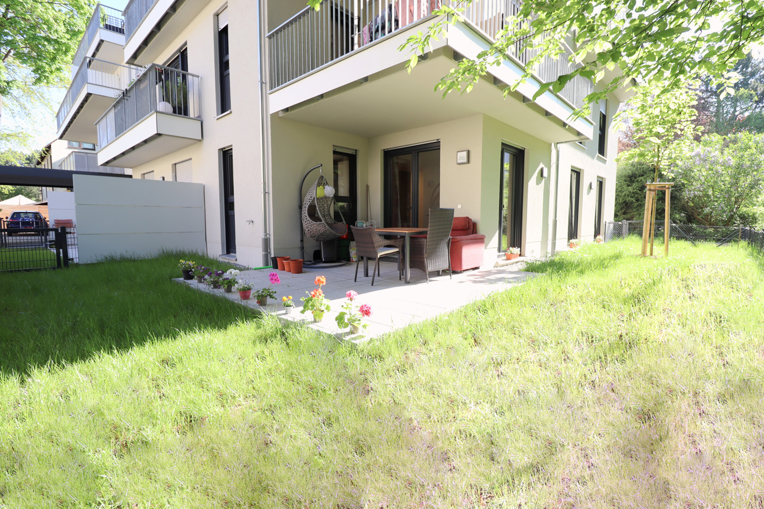 Moderne Erdgeschoßwohnung mit herrlichem eigenen Garten. Neuwertig, 4 Zimmer, Nähe FAU und zentrumsnah