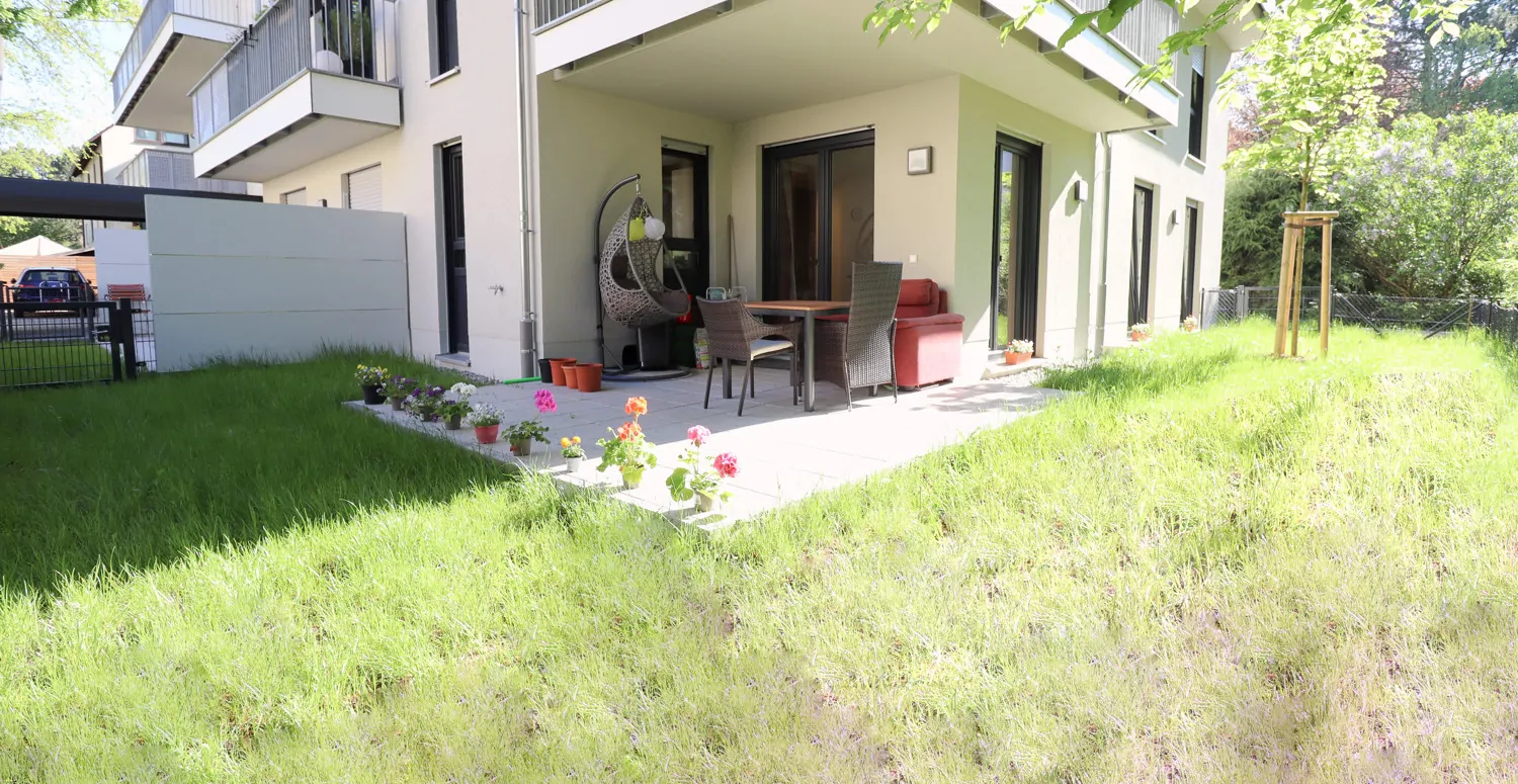 Moderne Erdgeschoßwohnung mit herrlichem eigenen Garten.  Neuwertig, 4 Zi, nähe FAU und zentrumsnah
