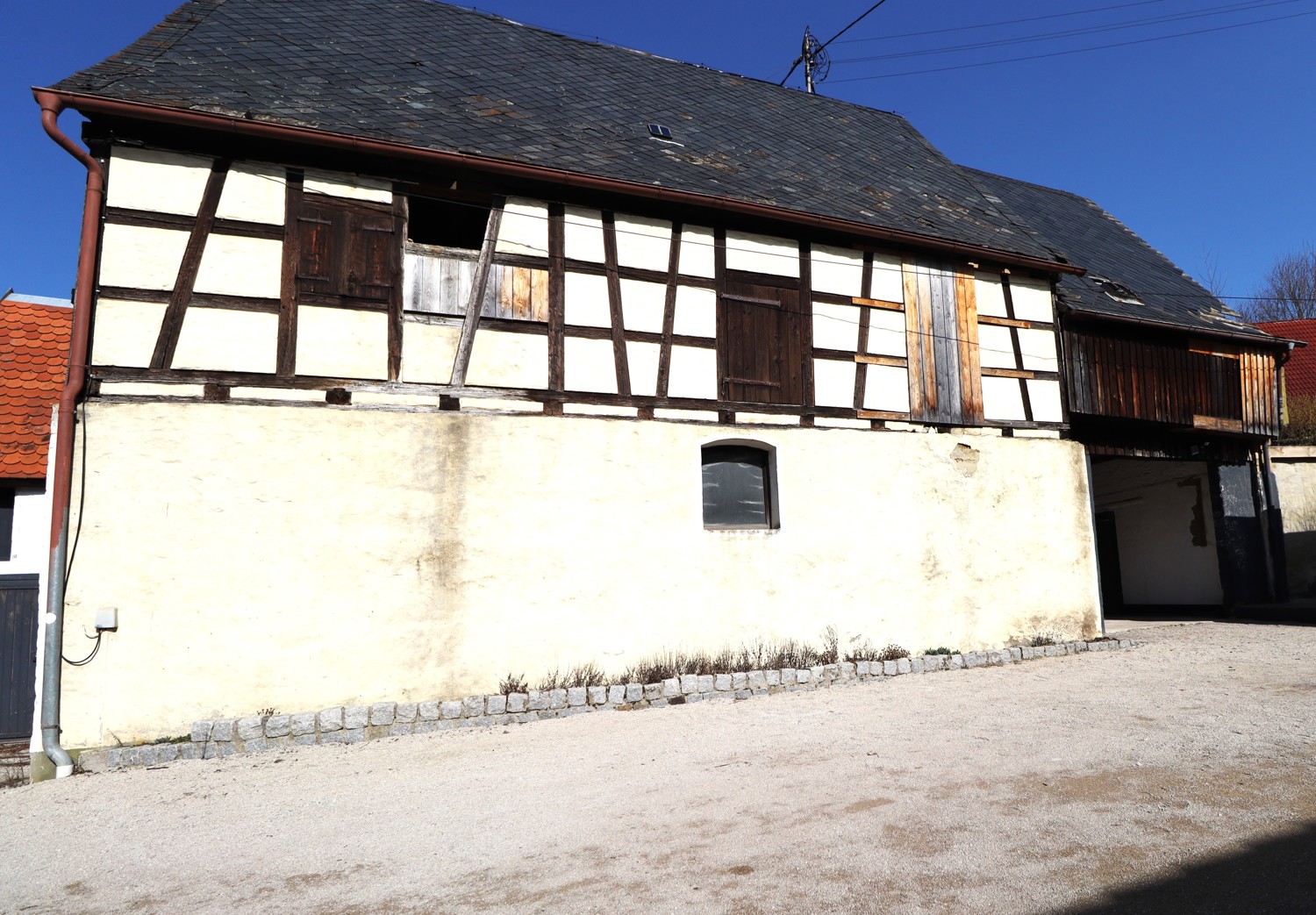 Sanierungsbedürftiger Resthof mit viel Potenzial und Platz für Handwerkerträume