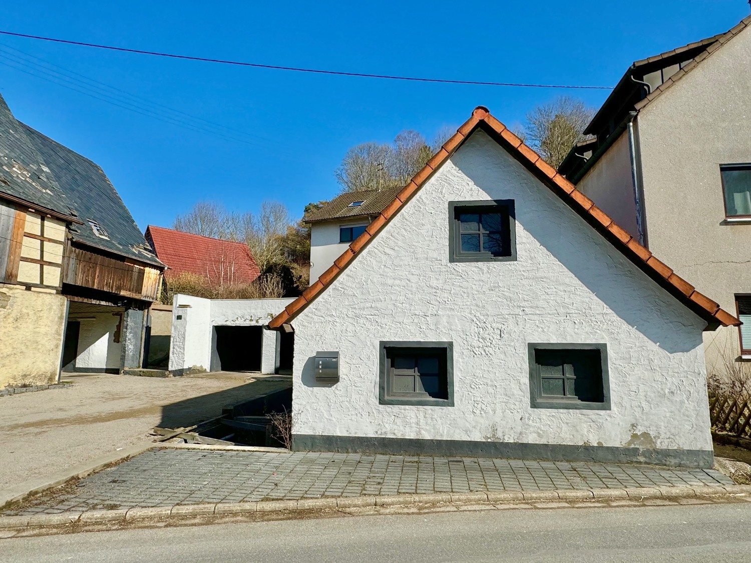 Sanierungsbedürftiger Resthof mit viel Potenzial und Platz für Handwerkerträume