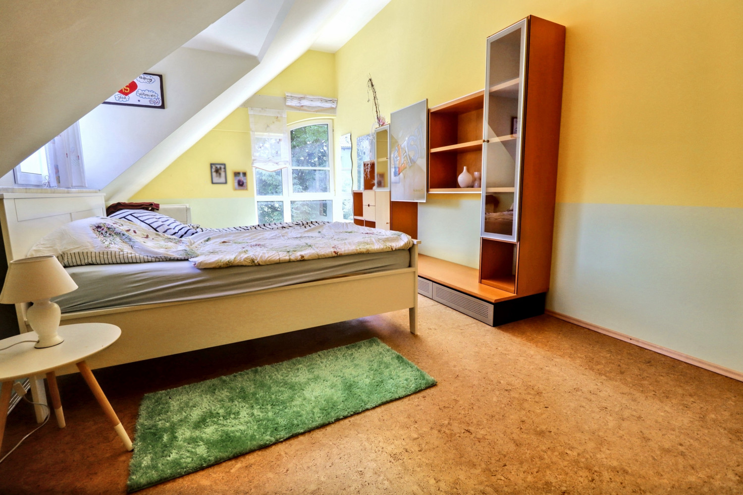 Wohnjuwel mit großzügigem Garten, privatem Pool und stilvoller Architektur