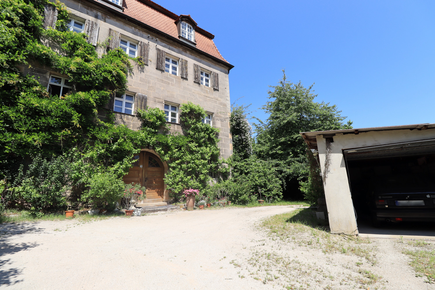 Historisches Jagdschlösschen aus dem 16. Jhdt. auf herrlichem Grundstück