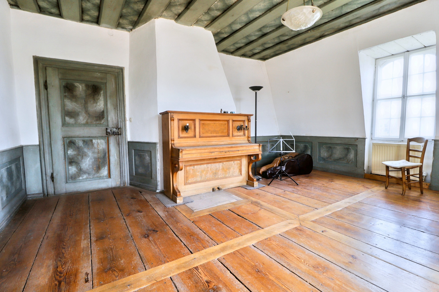 Historisches Jagdschlösschen aus dem 16. Jhdt. auf herrlichem Grundstück