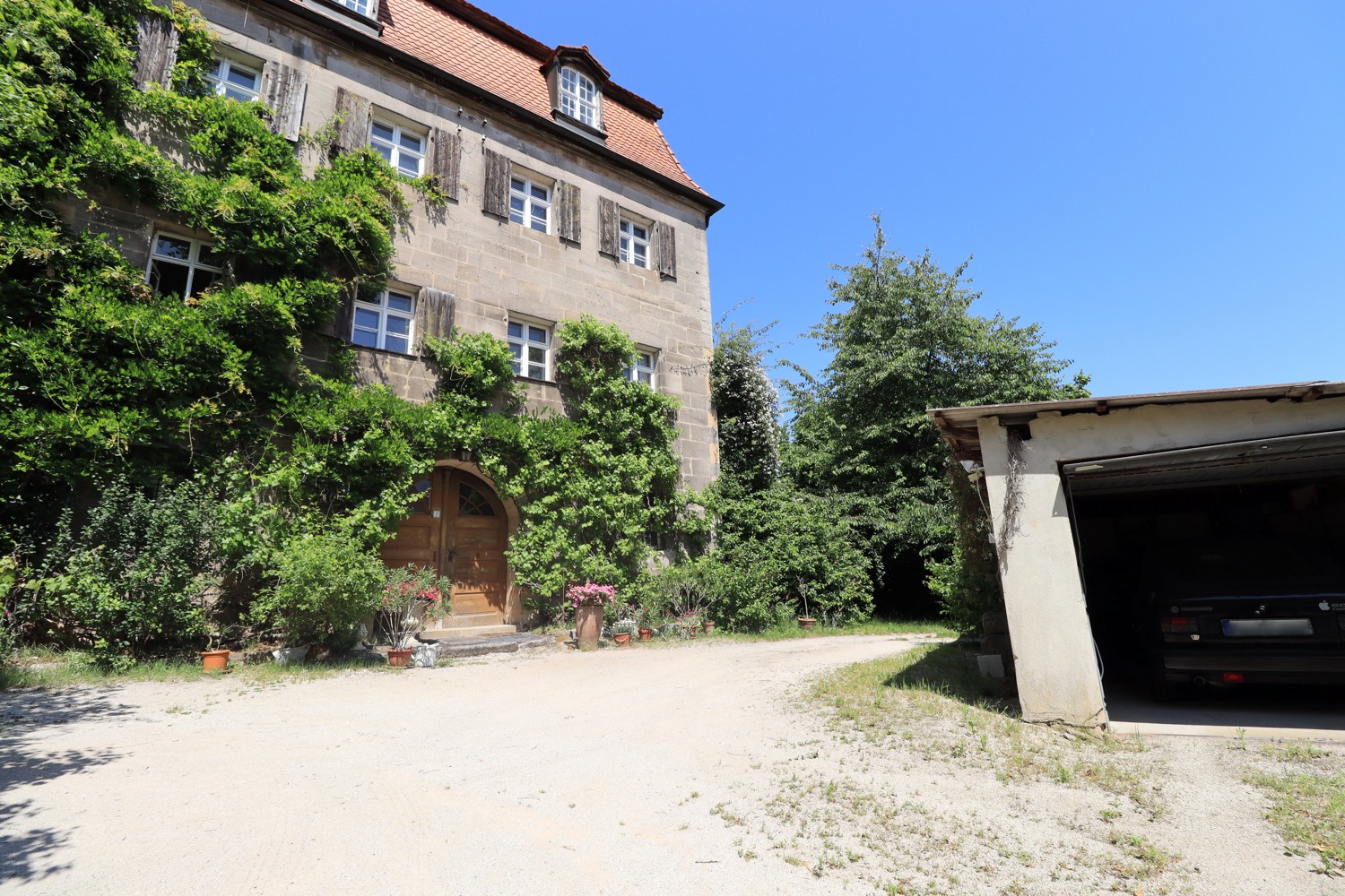 Historisches Jagdschlösschen aus dem 16. Jhdt. auf herrlichem Grundstück