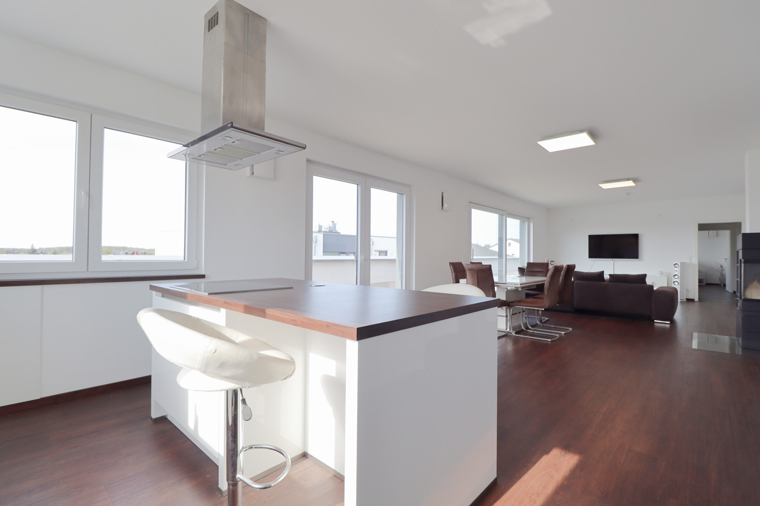 Wohnen mit Weitblick – elegantes Penthouse mit Panoramaterrasse & 3 Stellplätzen
