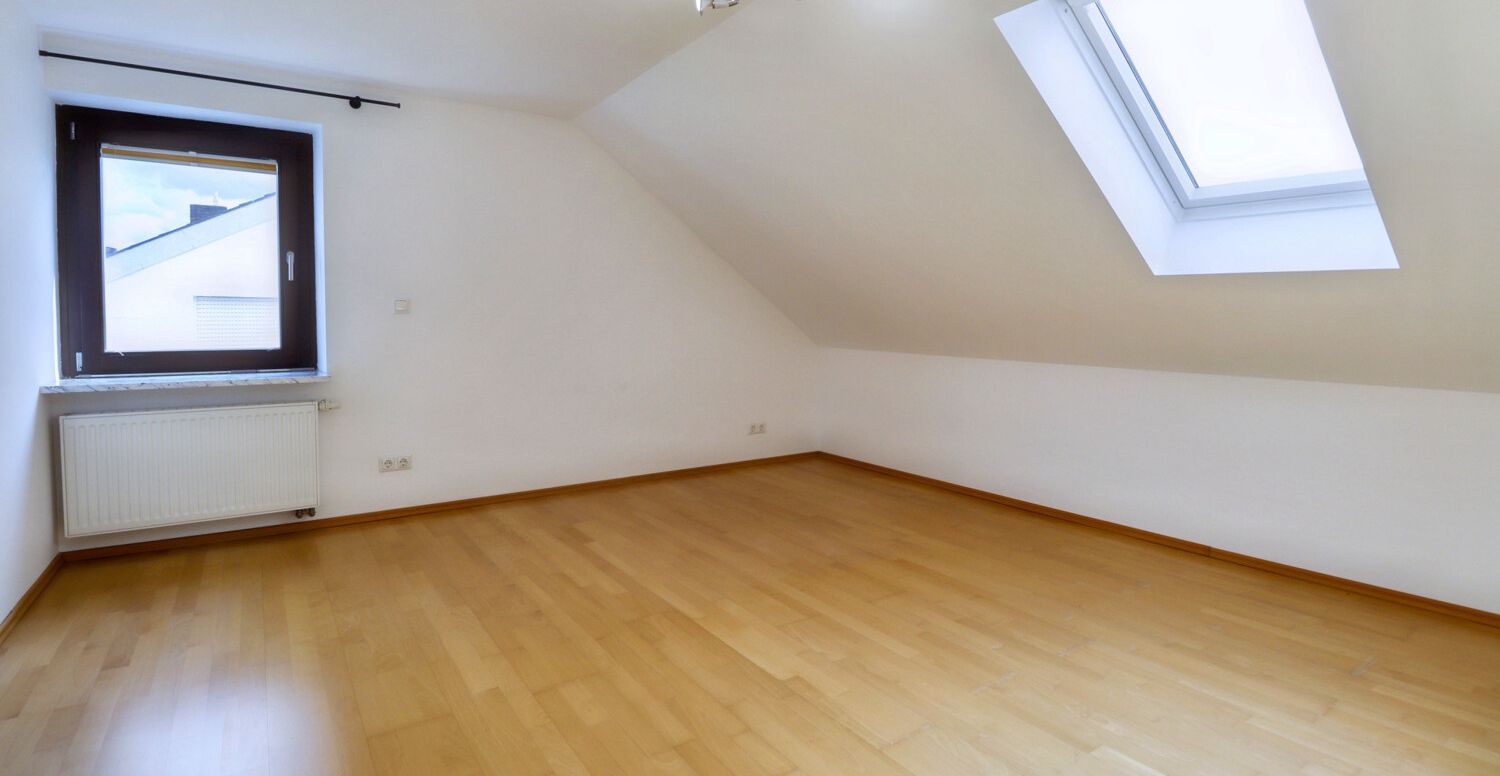 Lichtdurchflutete Dachgeschoss Wohnung