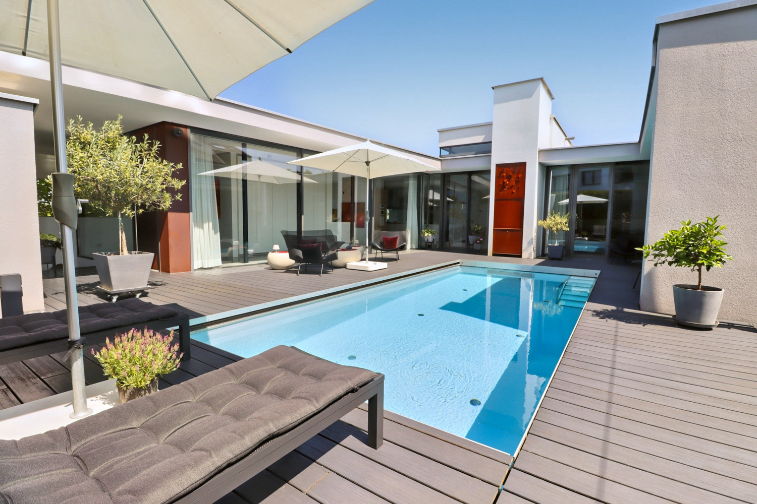 Architektenbungalow,  hell, großzügig + luxuriös ausgestattet,  Pool, Garage, fantastischer Garten