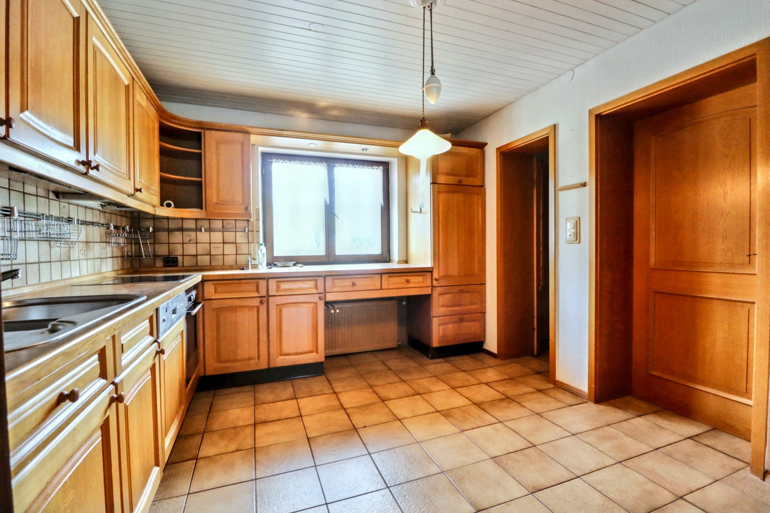 Freistehendes Einfamilienhaus in begehrter Lage mit viel Potenzial, ruhige Lage, herrlicher Garten