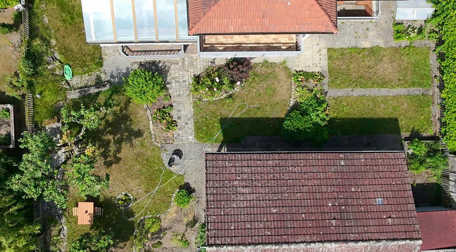 Sind Sie bereit? Einfamilienhaus, idyllischer Garten,  nahe zum See gelegen, hübsches Nebengebäude