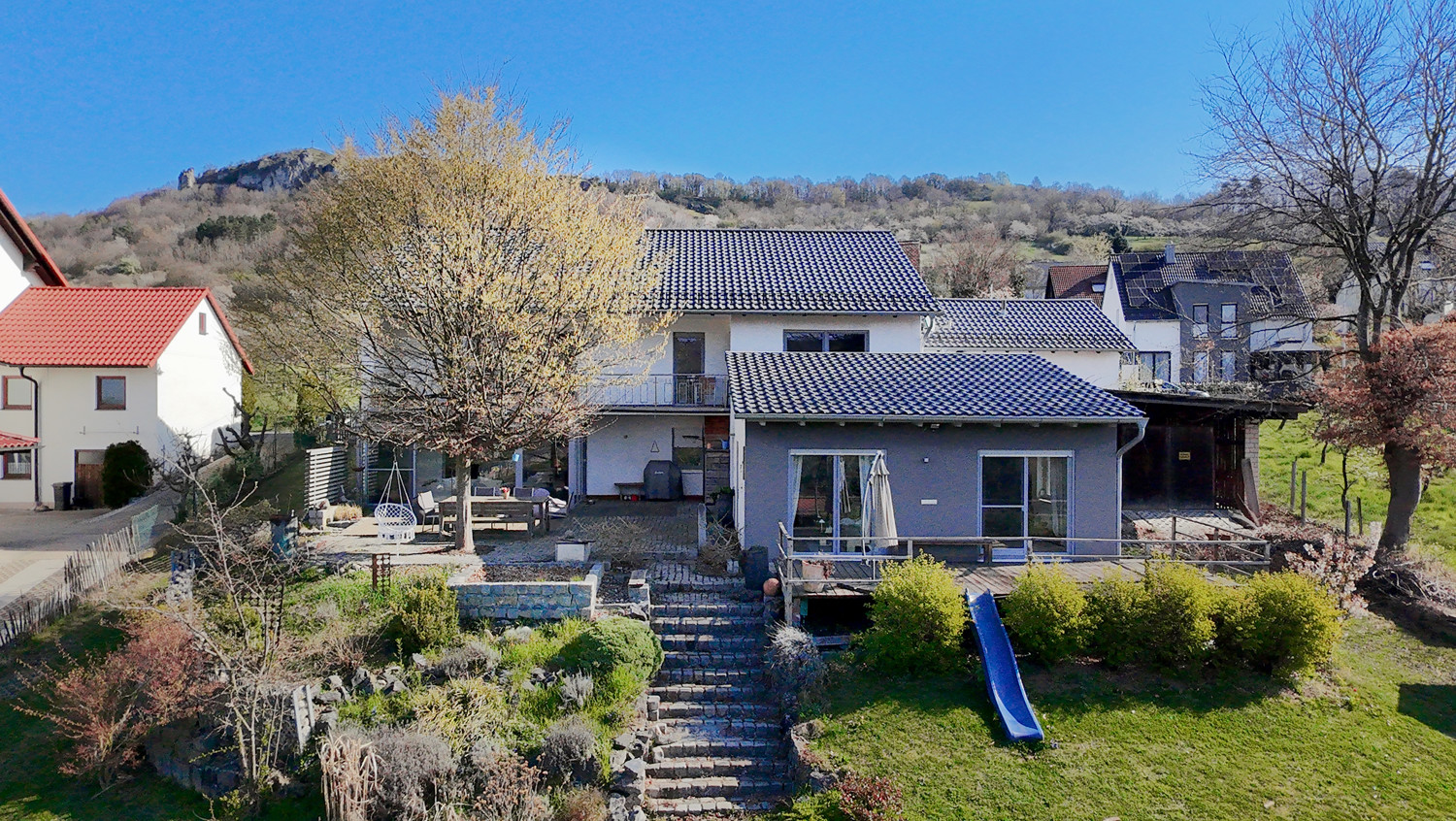Traumhaftes Zweifamilienhaus am Walberla – Wohnen, wo andere Urlaub machen