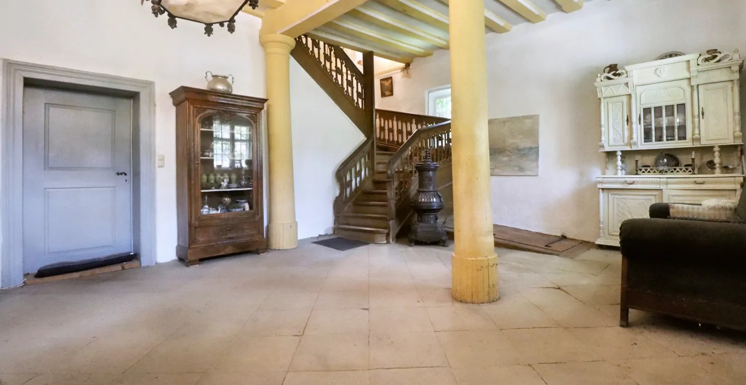 Jagdschlösschen 16. Jhdt.  - 4 Einheiten  
Ehrwürdiges Zeitzeugnis mit Zukunft
Ideal f. Investoren