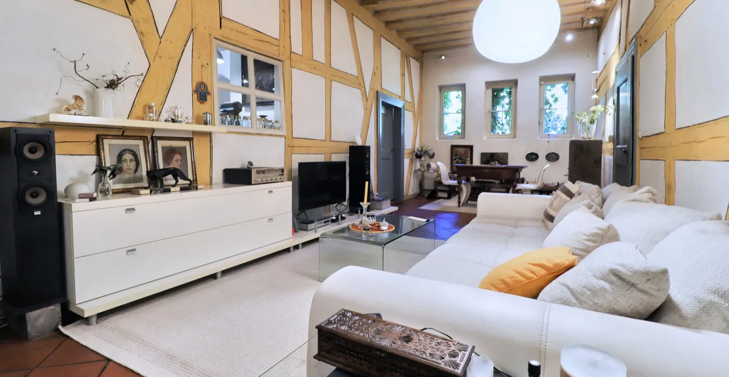 Jagdschlösschen 16. Jhdt.  - 4 Einheiten  
Ehrwürdiges Zeitzeugnis mit Zukunft
Ideal f. Investoren