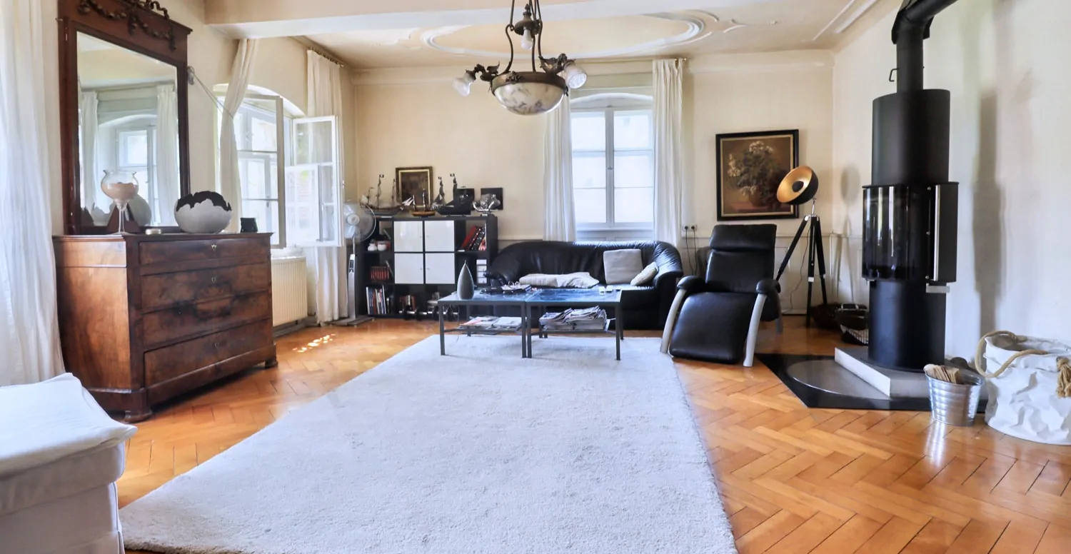 Jagdschlösschen 16. Jhdt.  - 4 Einheiten  
Ehrwürdiges Zeitzeugnis mit Zukunft
Ideal f. Investoren