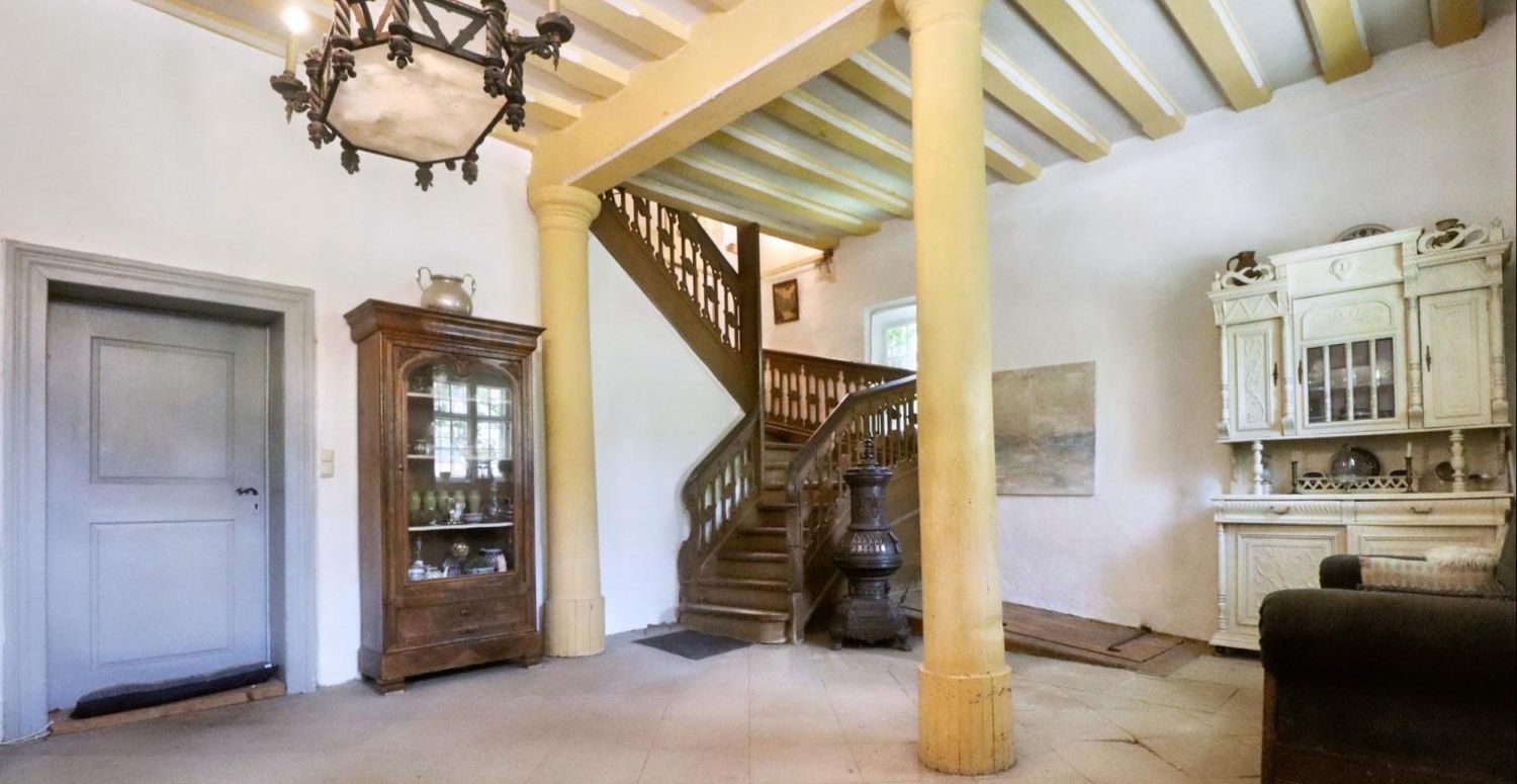 Historisches Herrenhaus mit Burgcharakter