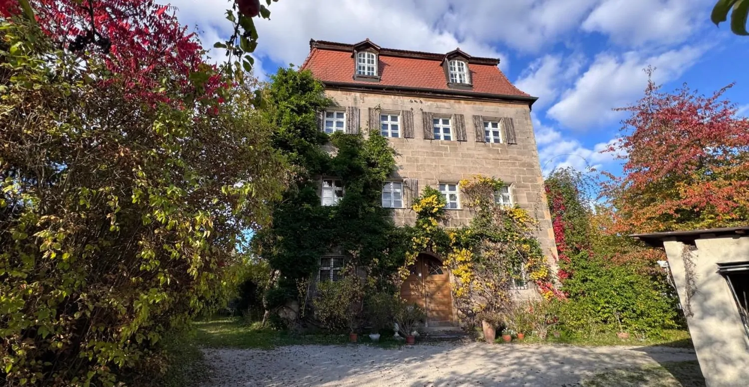 Jagdschlösschen 16. Jhdt.  - 4 Einheiten  
Ehrwürdiges Zeitzeugnis mit Zukunft
Ideal f. Investoren