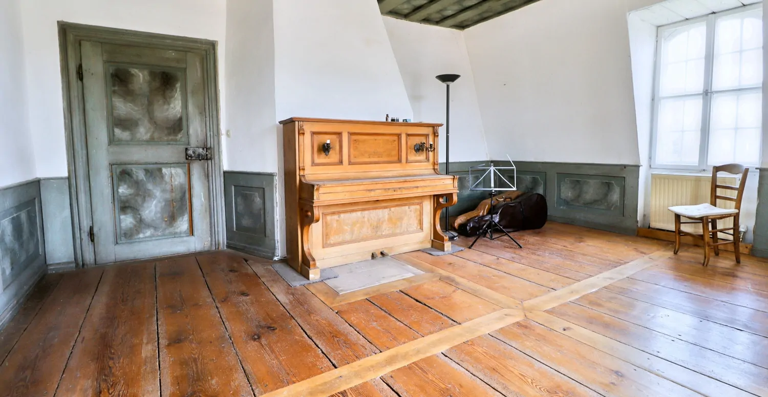 *Geschichte trifft auf Natur*
Historisches Jagdschlösschen eingebettet in romantischer  Gartenanlage