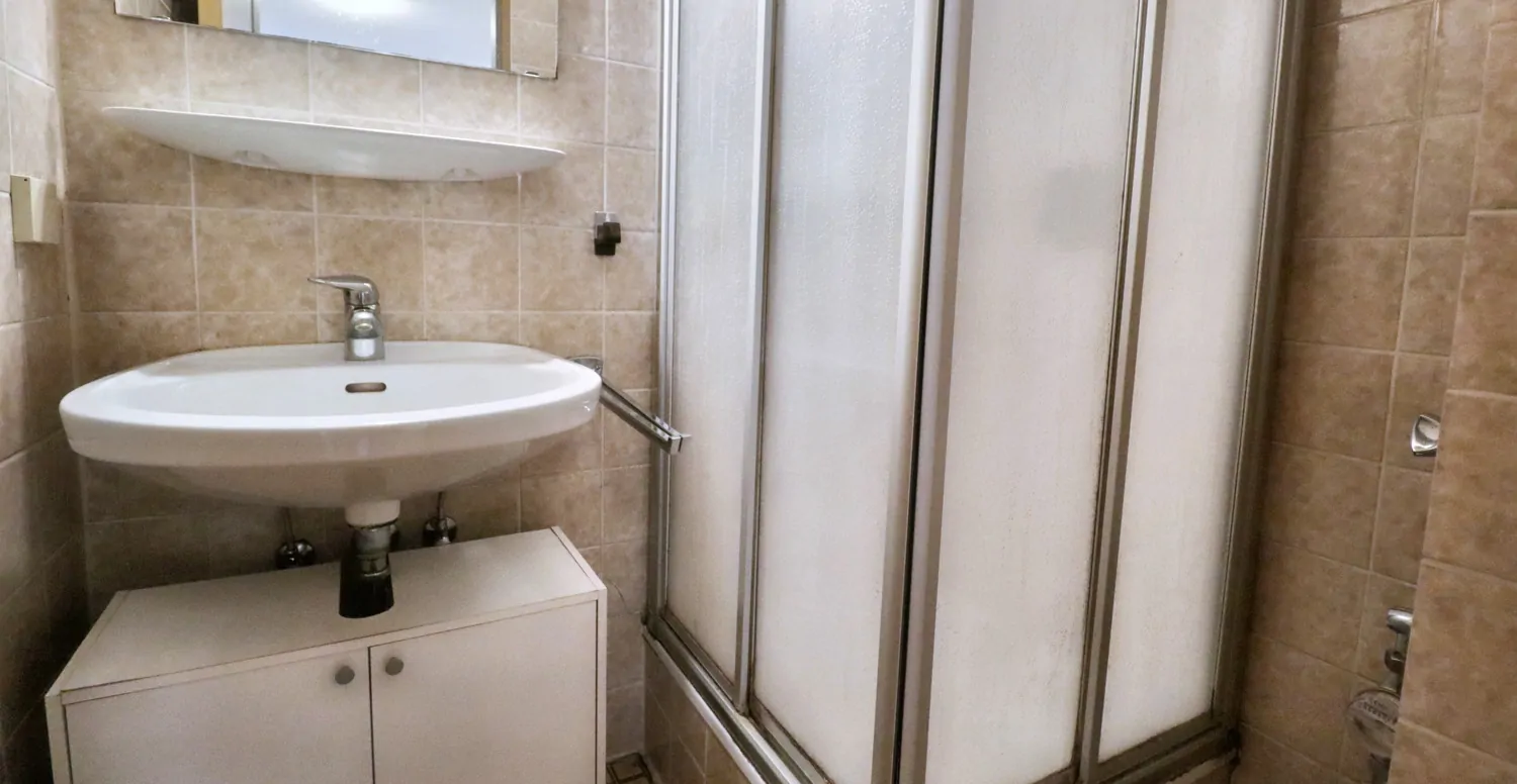 Badezimmer mit Dusche