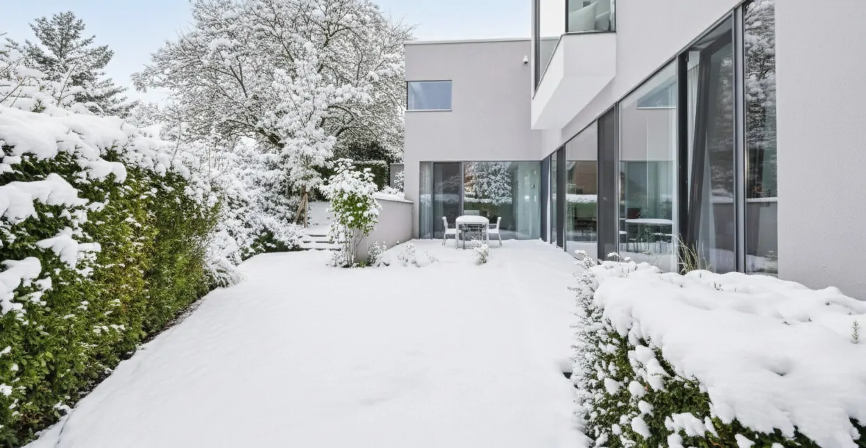 Architektenbungalow,  hell, großzügig + luxuriös ausgestattet,  Pool, Garage, fantastischer Garten