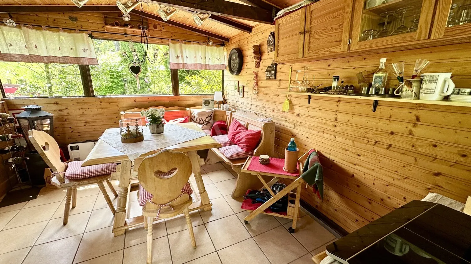 Gartenhütte innen