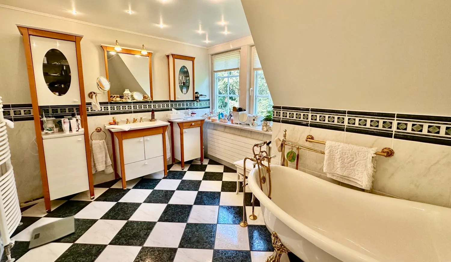 Dachgeschoss Vollbad Bild 1