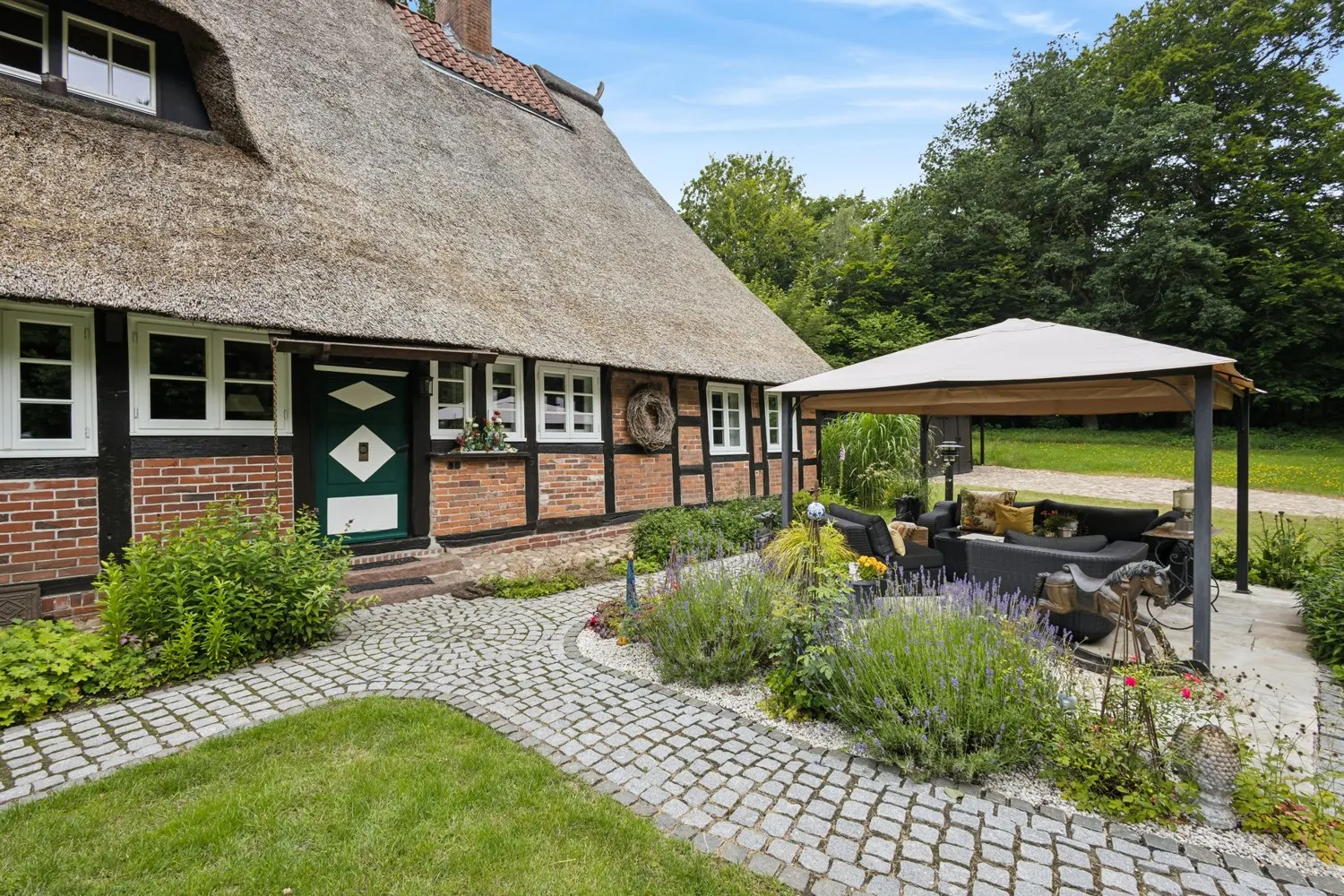 Terrasse mit Pavillion