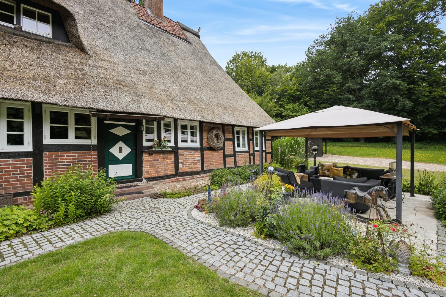 Terrasse mit Pavillion