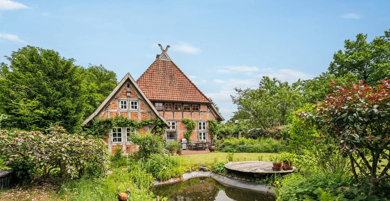 Blick vom Garten zum Haus Westseite