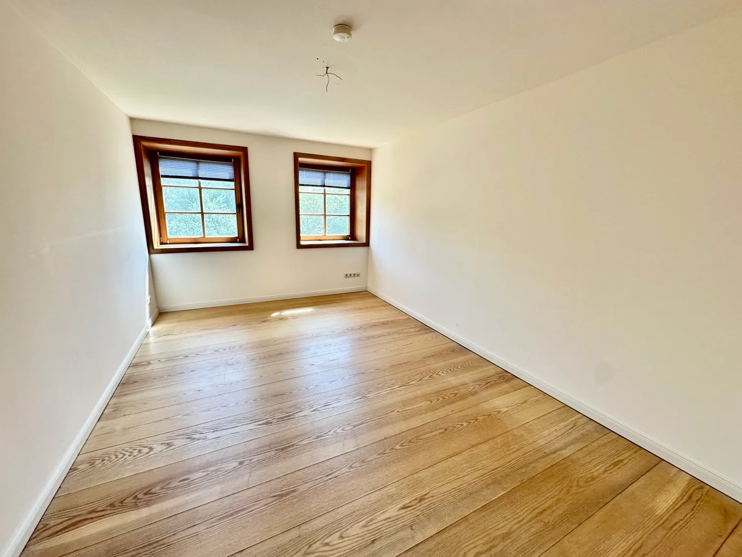 Haus vorne links Zimmer