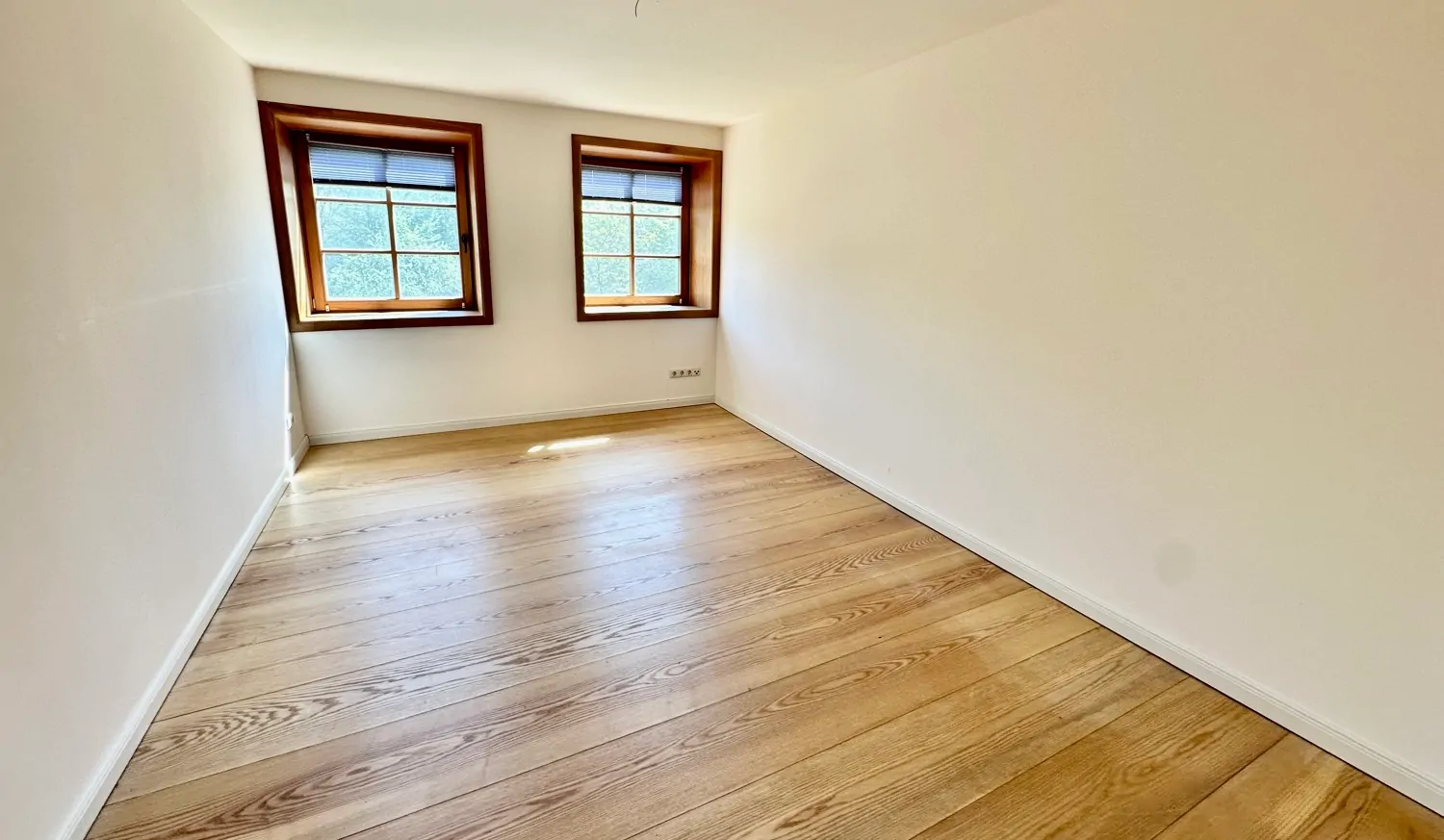 Haus vorne links Zimmer