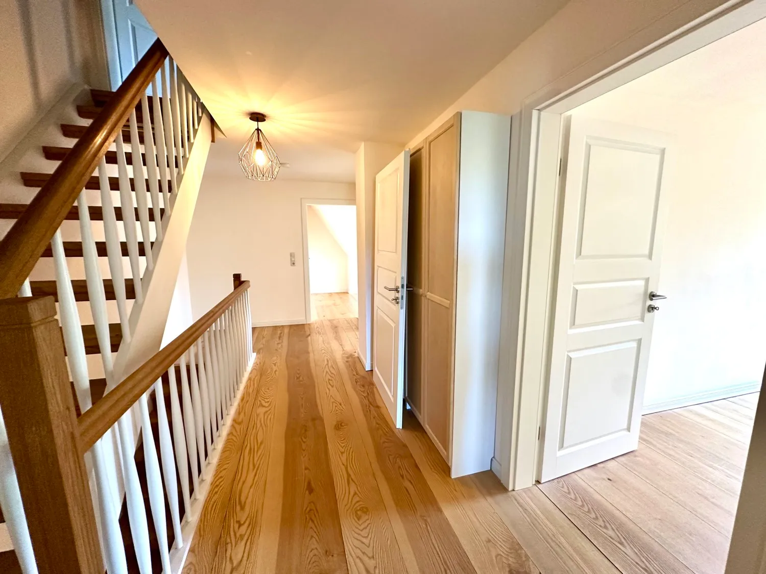 Haus vorne links Flur DG