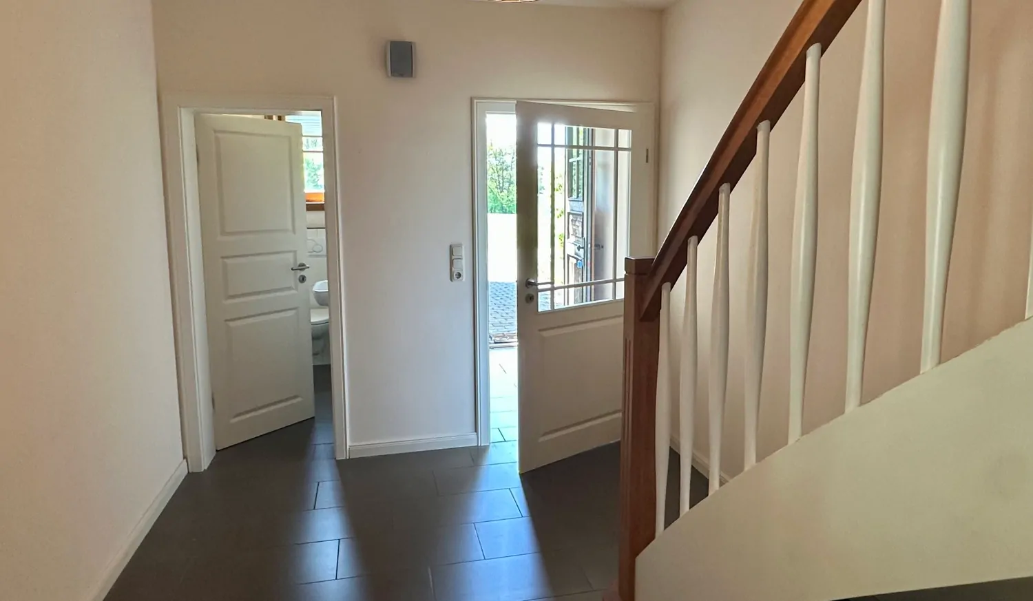 Haus vorne links Flur