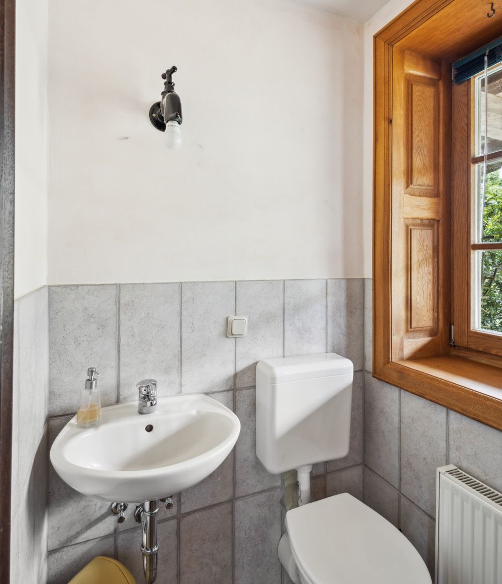 Hinteres Haus WC