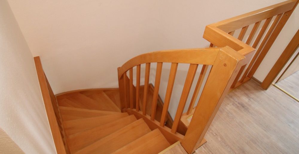 Wohnung oben Treppe zum Dachgeschoss