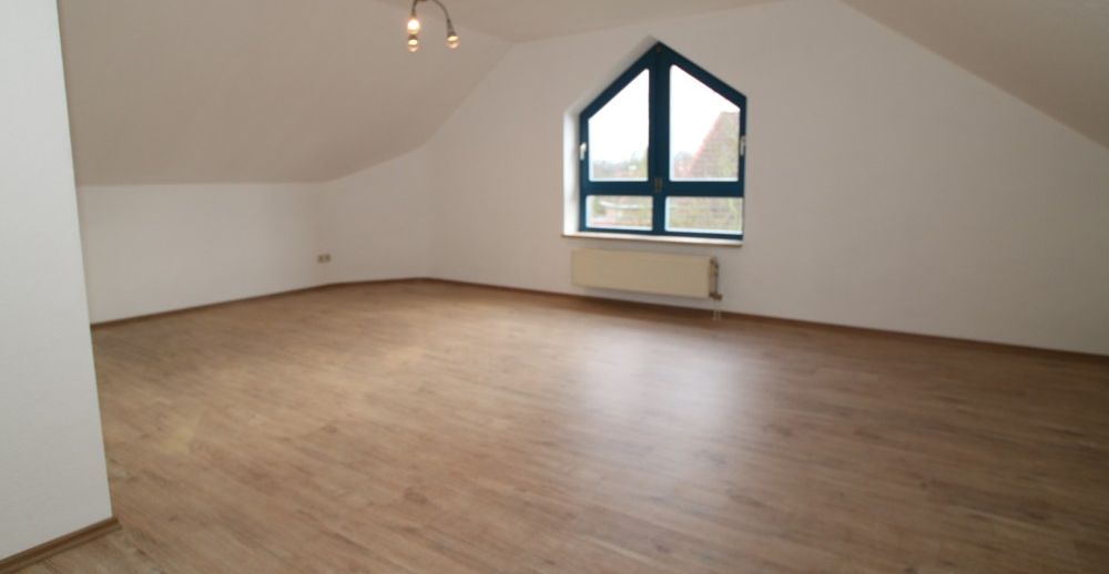 Wohnung oben großes Schlafzimmer
