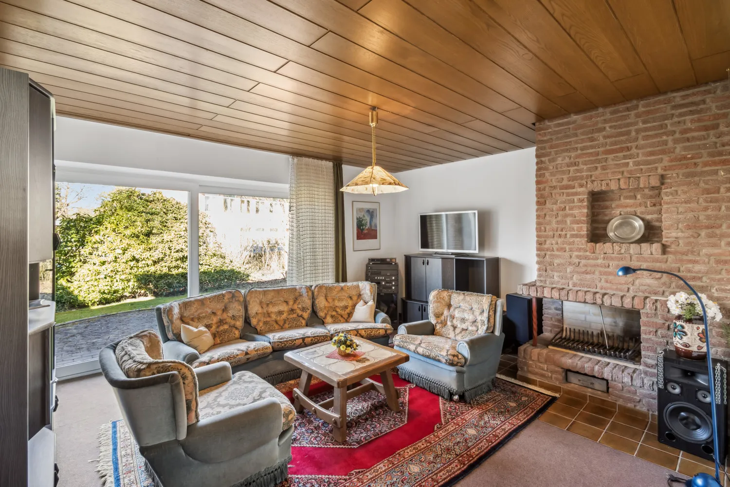 Zimmer im EG im Bürogebäude